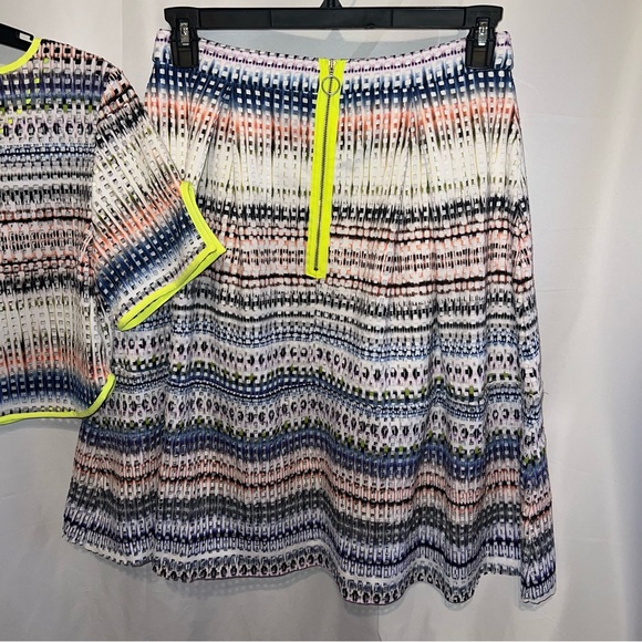 Romeo + Juliet Neon Multi Ombre Perforated Zip-Up Two Piece Crop Top Skirt Set - Picture 10 of 12